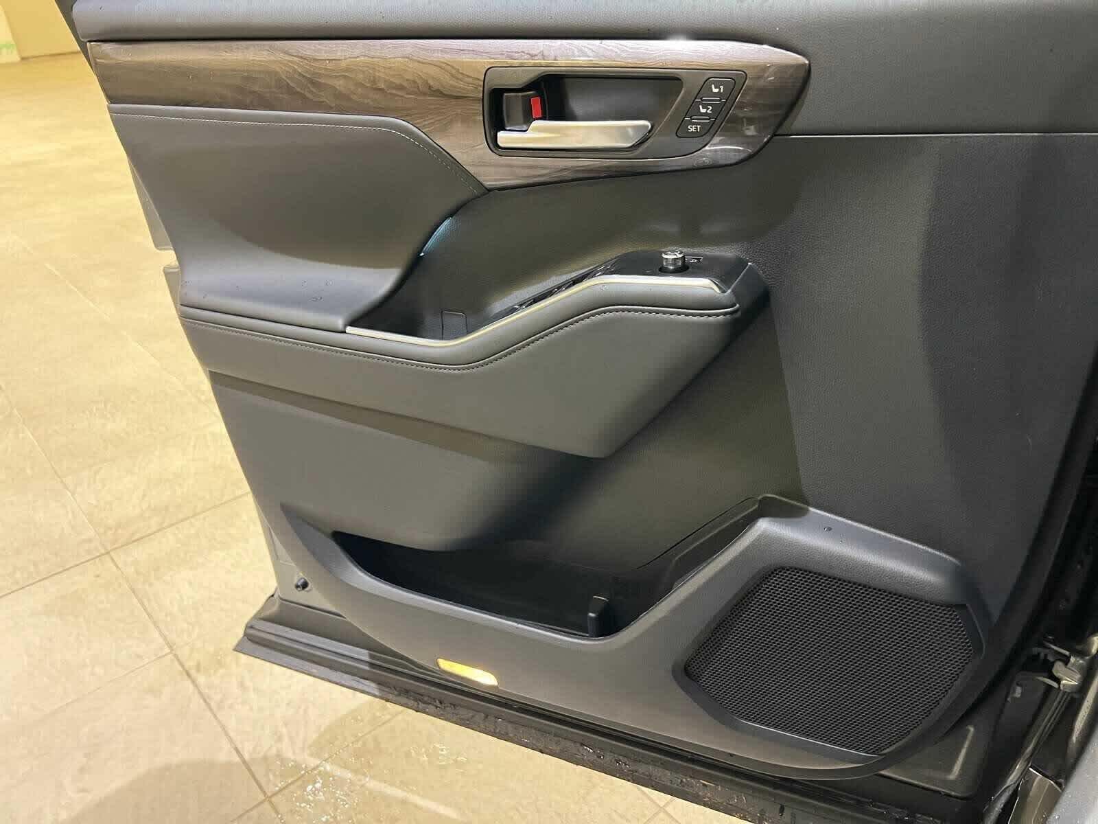 Thumbnail: 2025 Toyota Highlander - 17