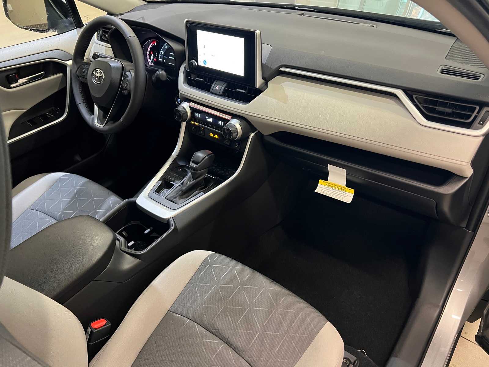 Thumbnail: 2025 Toyota RAV4 - 15