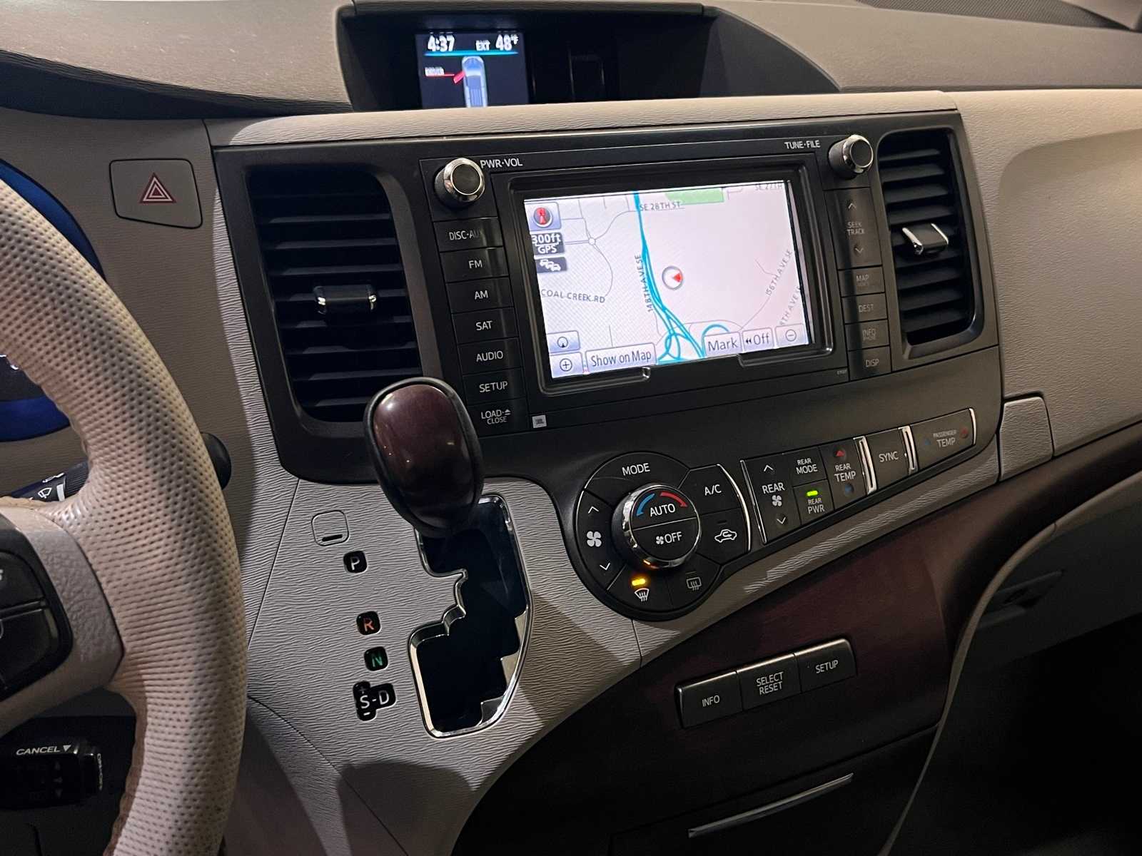 Thumbnail: 2014 Toyota Sienna - 24