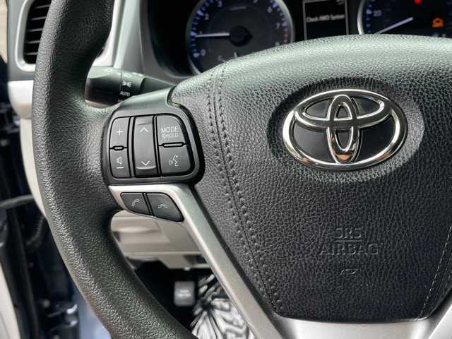 Thumbnail: 2019 Toyota Highlander - 20