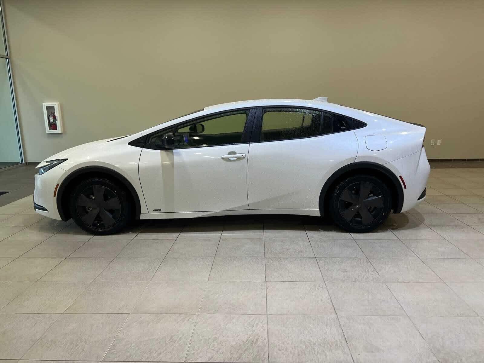 Thumbnail: 2024 Toyota Prius - 3