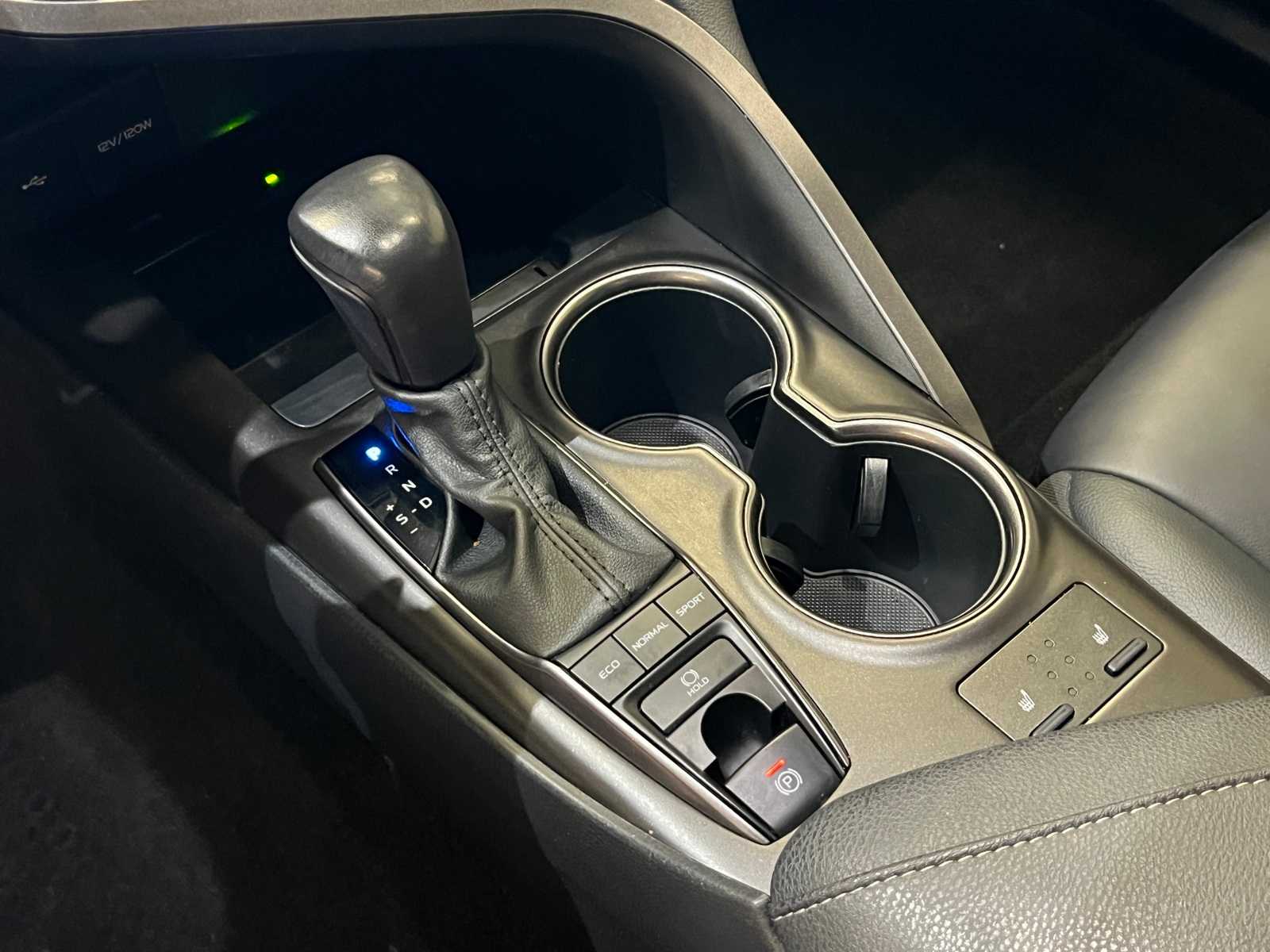 Thumbnail: 2021 Toyota Camry - 22