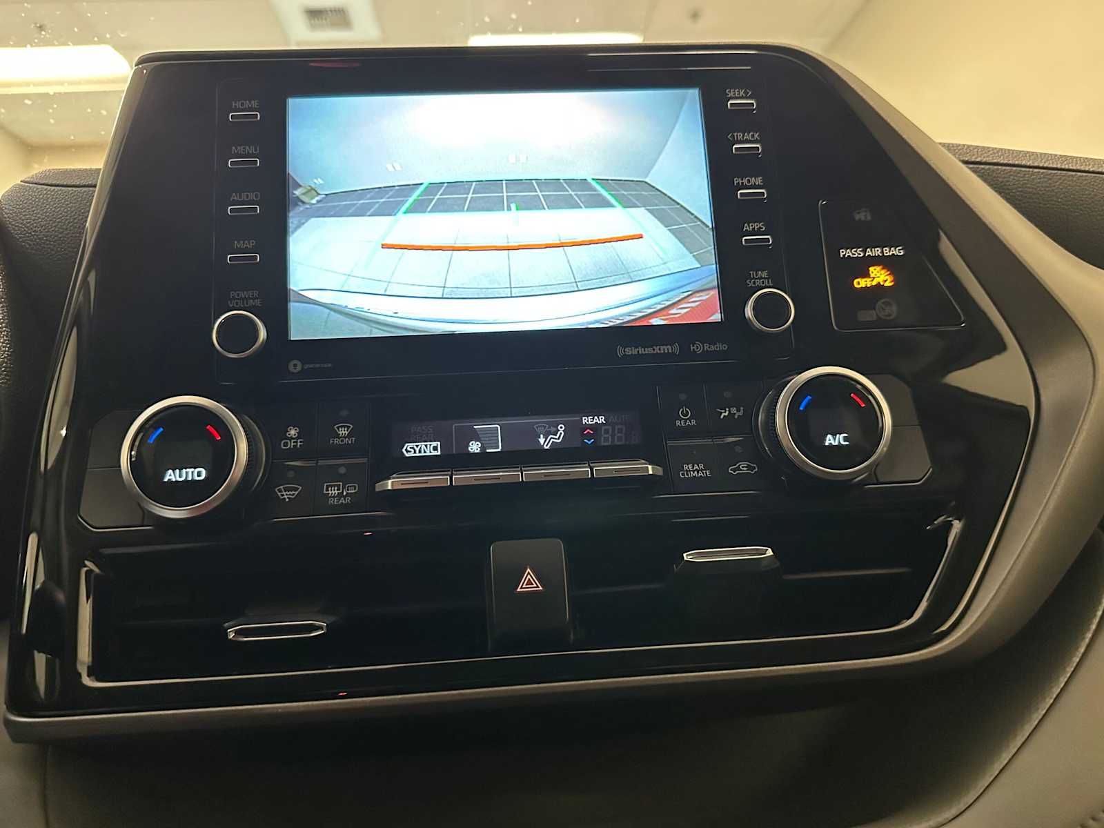 Thumbnail: 2022 Toyota Highlander - 13