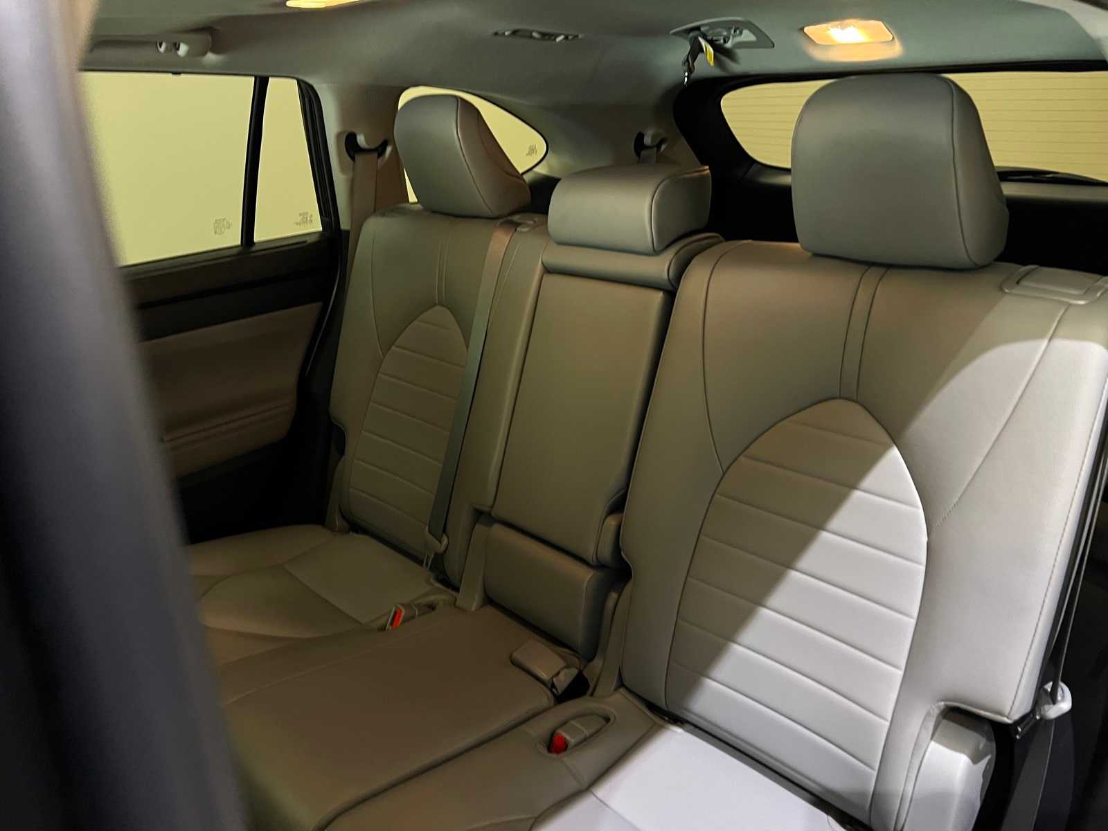 Thumbnail: 2022 Toyota Highlander - 13