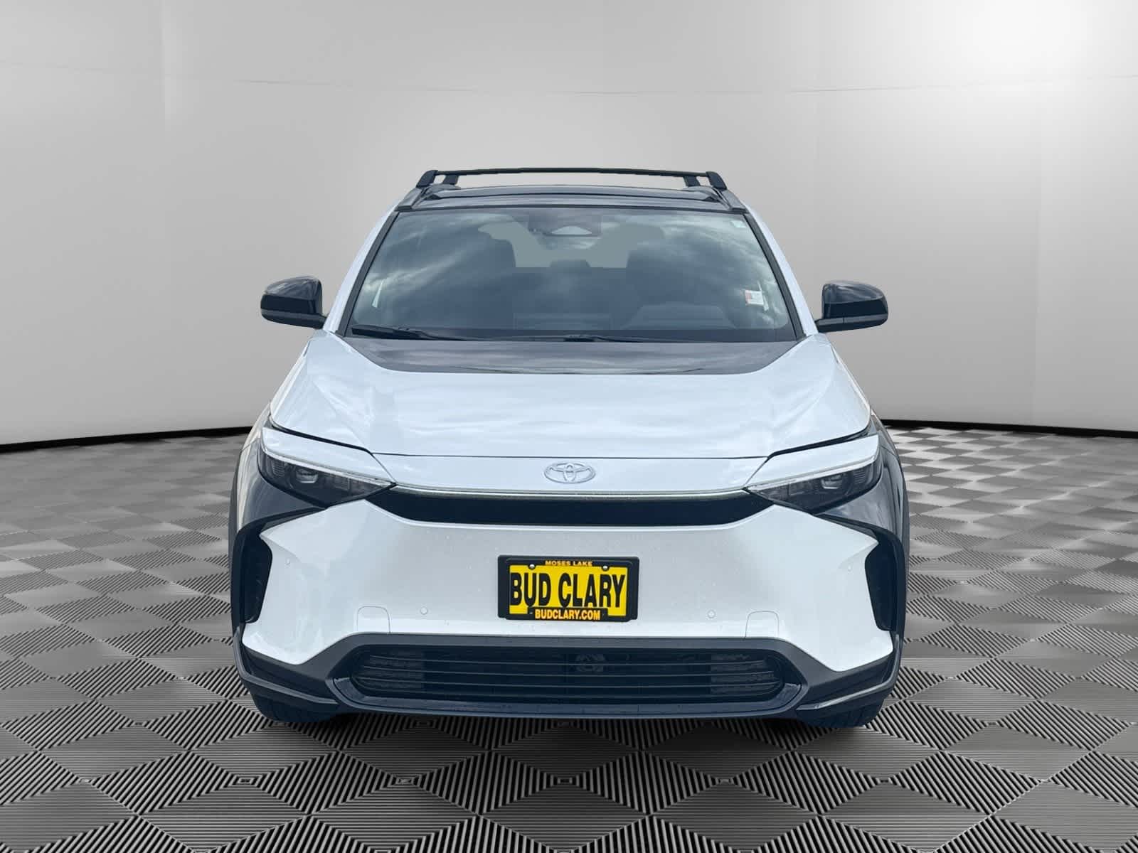 2025 Toyota bZ4X XLE 8