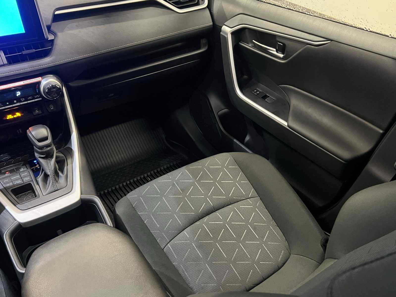 Thumbnail: 2025 Toyota RAV4 - 11