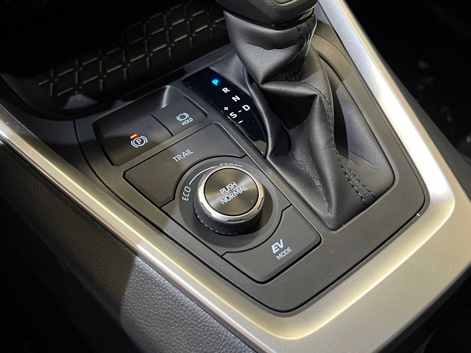 Thumbnail: 2025 Toyota RAV4 - 26