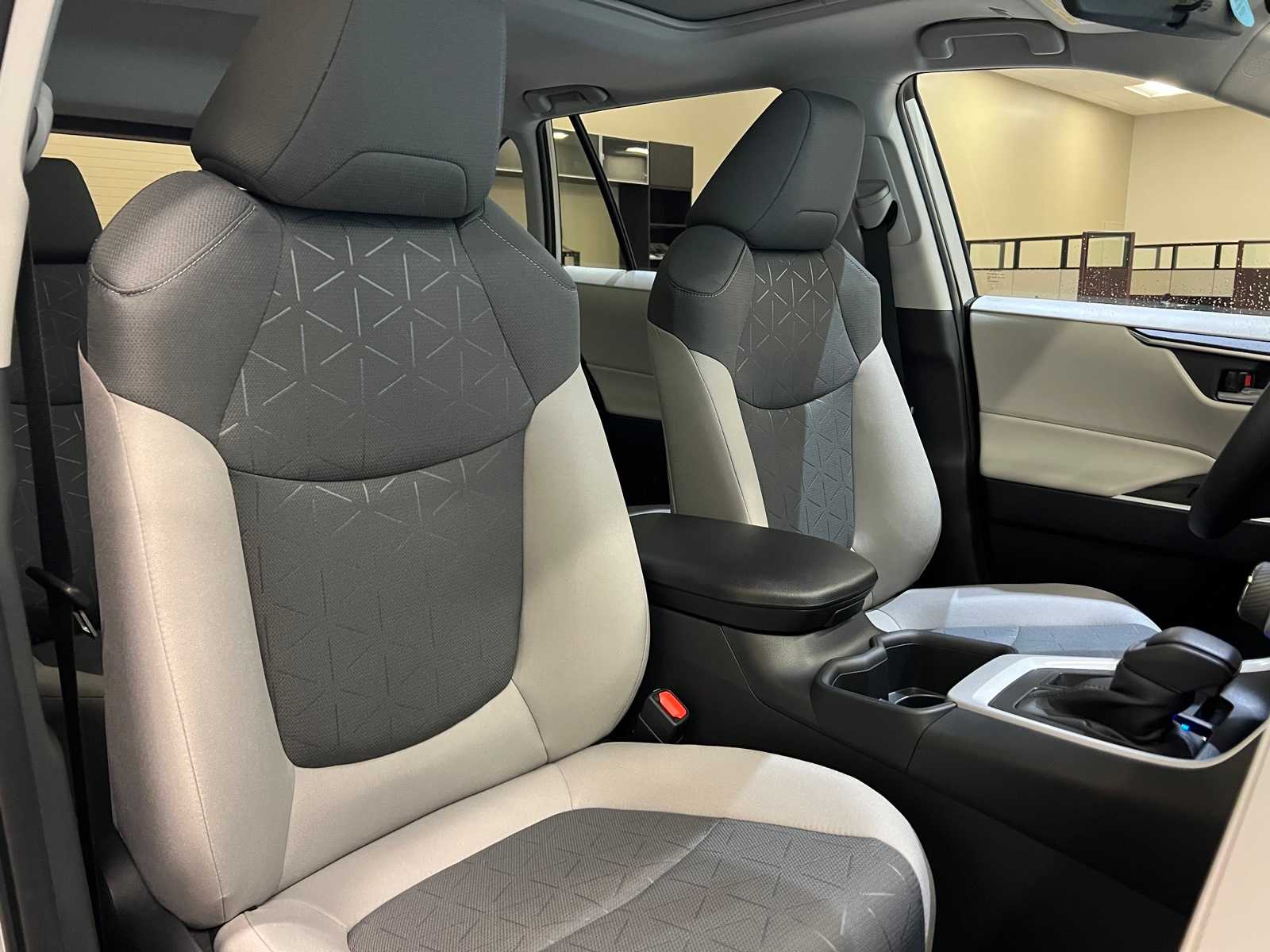 Thumbnail: 2025 Toyota RAV4 - 14