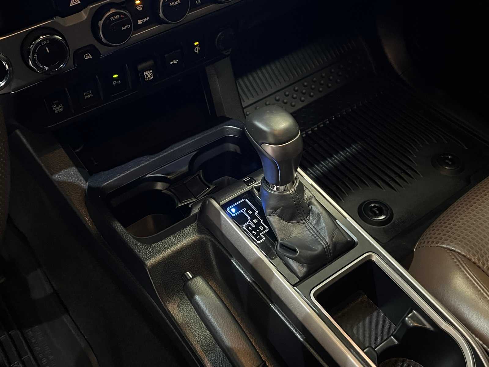 Thumbnail: 2022 Toyota Tacoma - 23