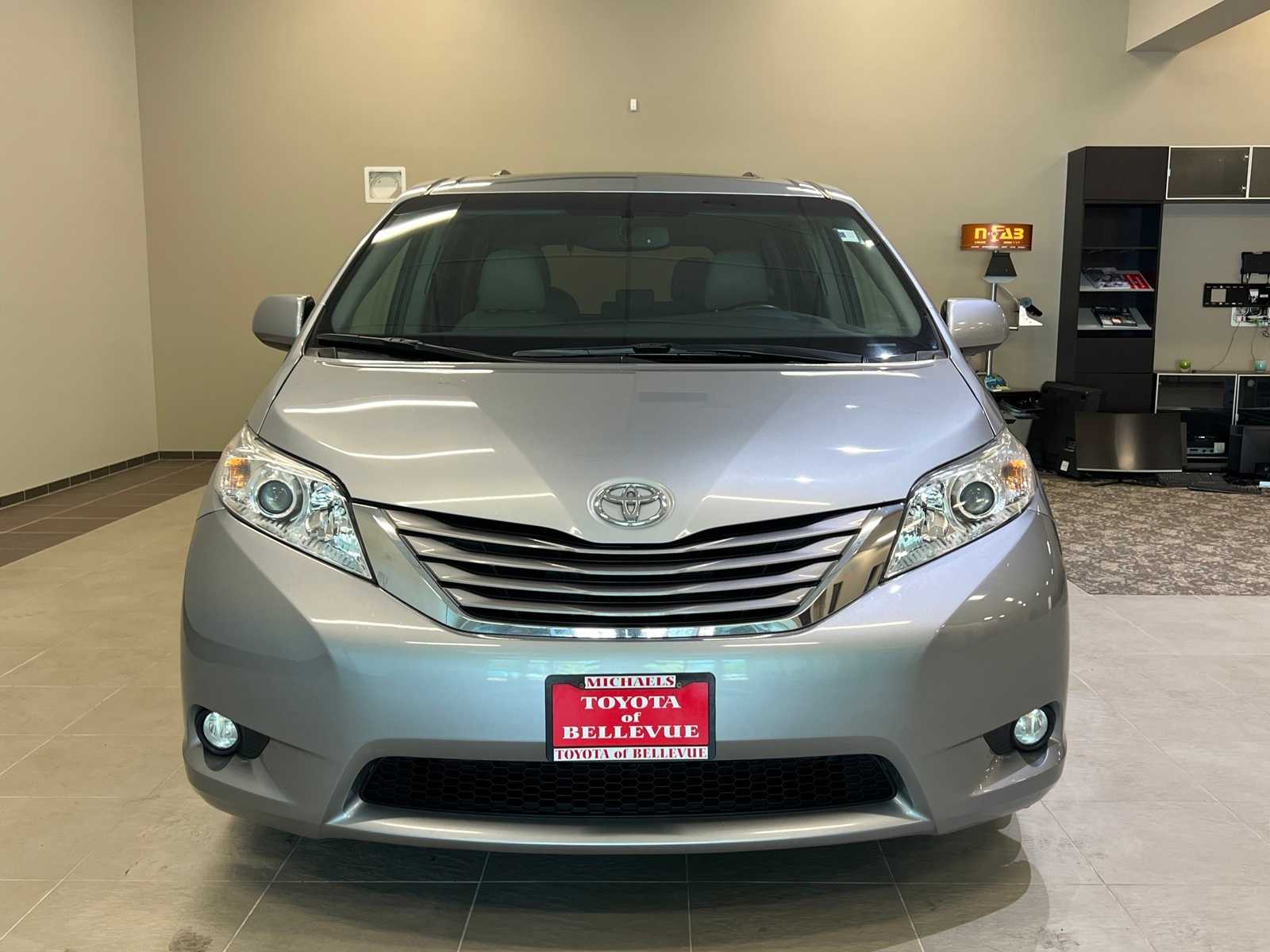 Thumbnail: 2015 Toyota Sienna - 8
