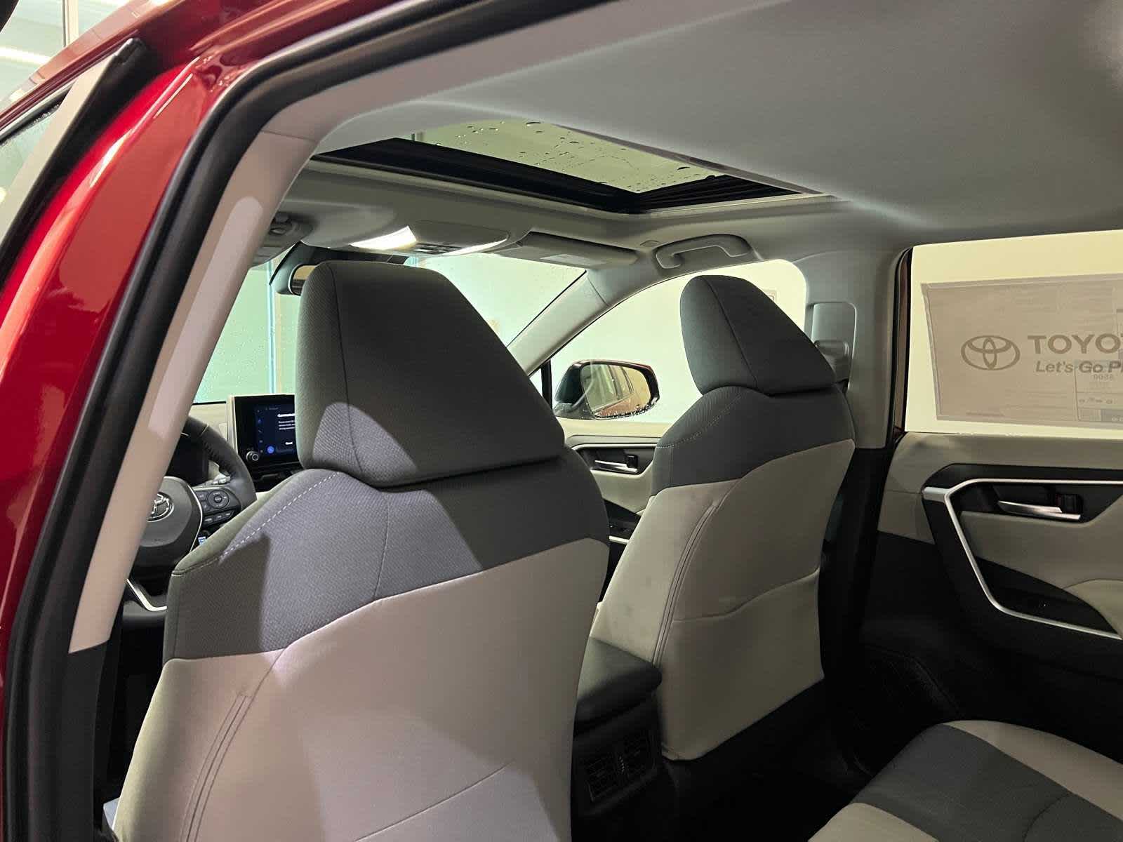 Thumbnail: 2025 Toyota RAV4 - 10