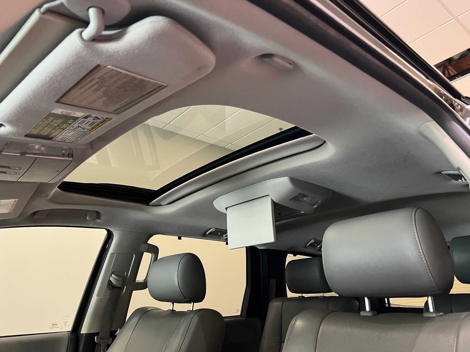 Thumbnail: 2014 Toyota Sequoia - 17