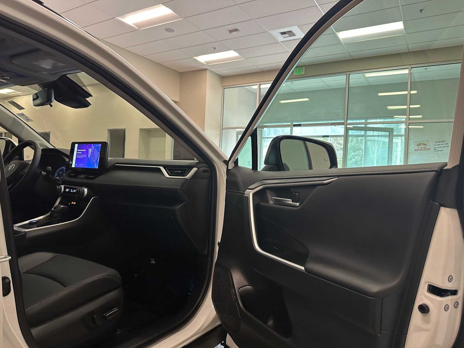 Thumbnail: 2025 Toyota RAV4 - 28