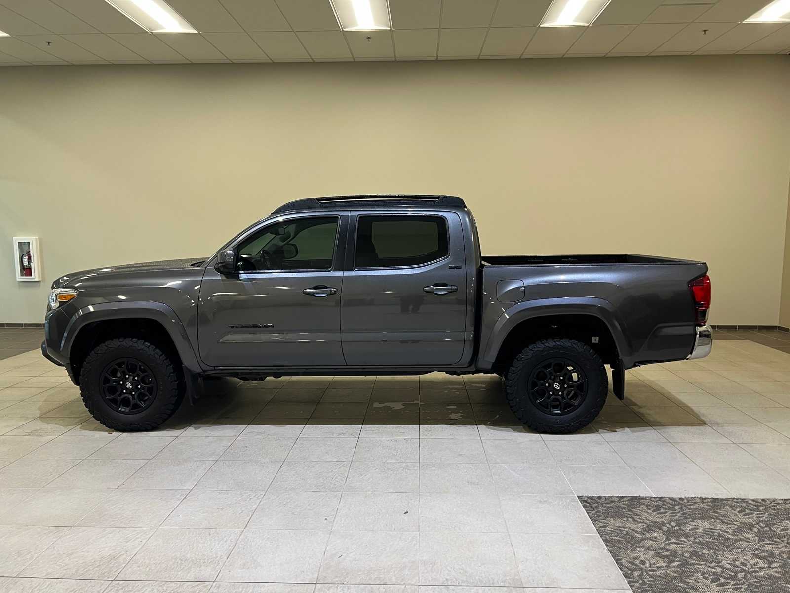 Thumbnail: 2019 Toyota Tacoma - 3