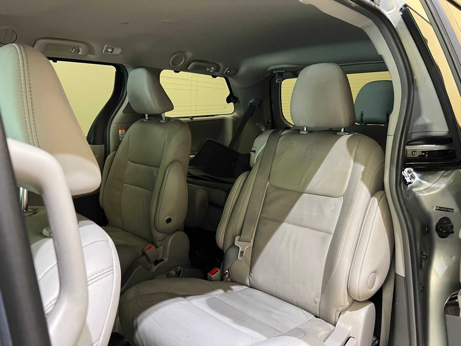 Thumbnail: 2015 Toyota Sienna - 13