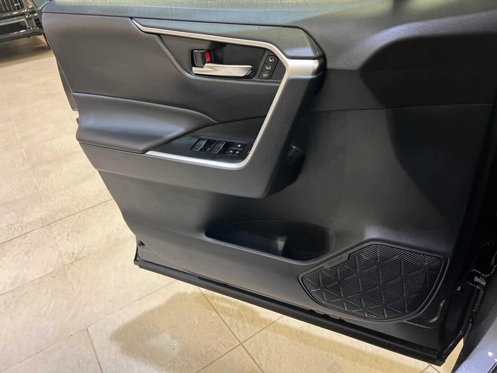 Thumbnail: 2025 Toyota RAV4 - 16