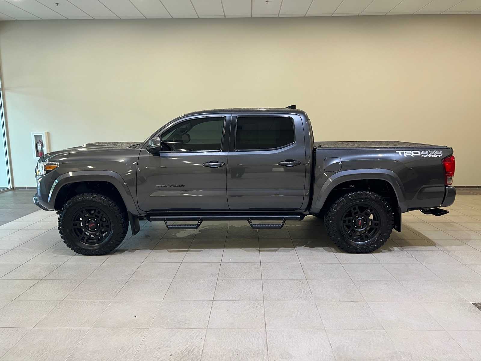 Thumbnail: 2017 Toyota Tacoma - 3