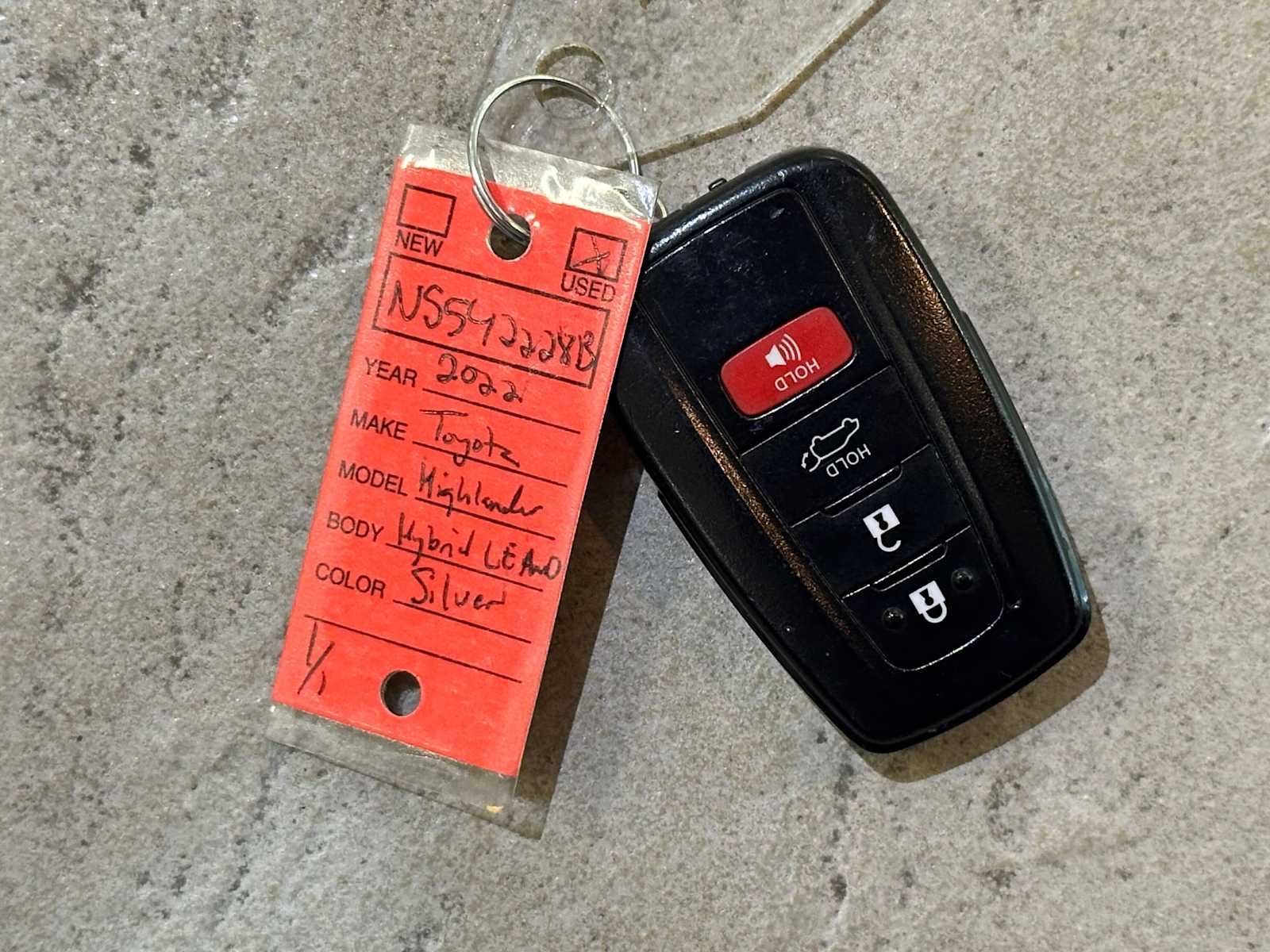 Thumbnail: 2022 Toyota Highlander - 32