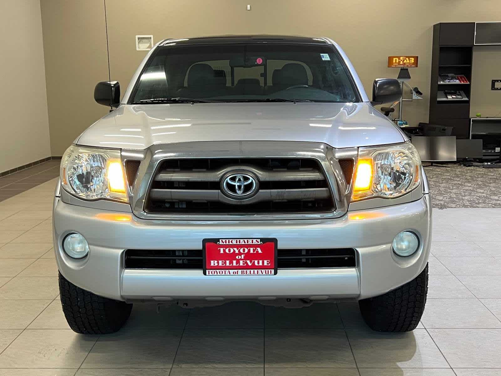Thumbnail: 2010 Toyota Tacoma - 10