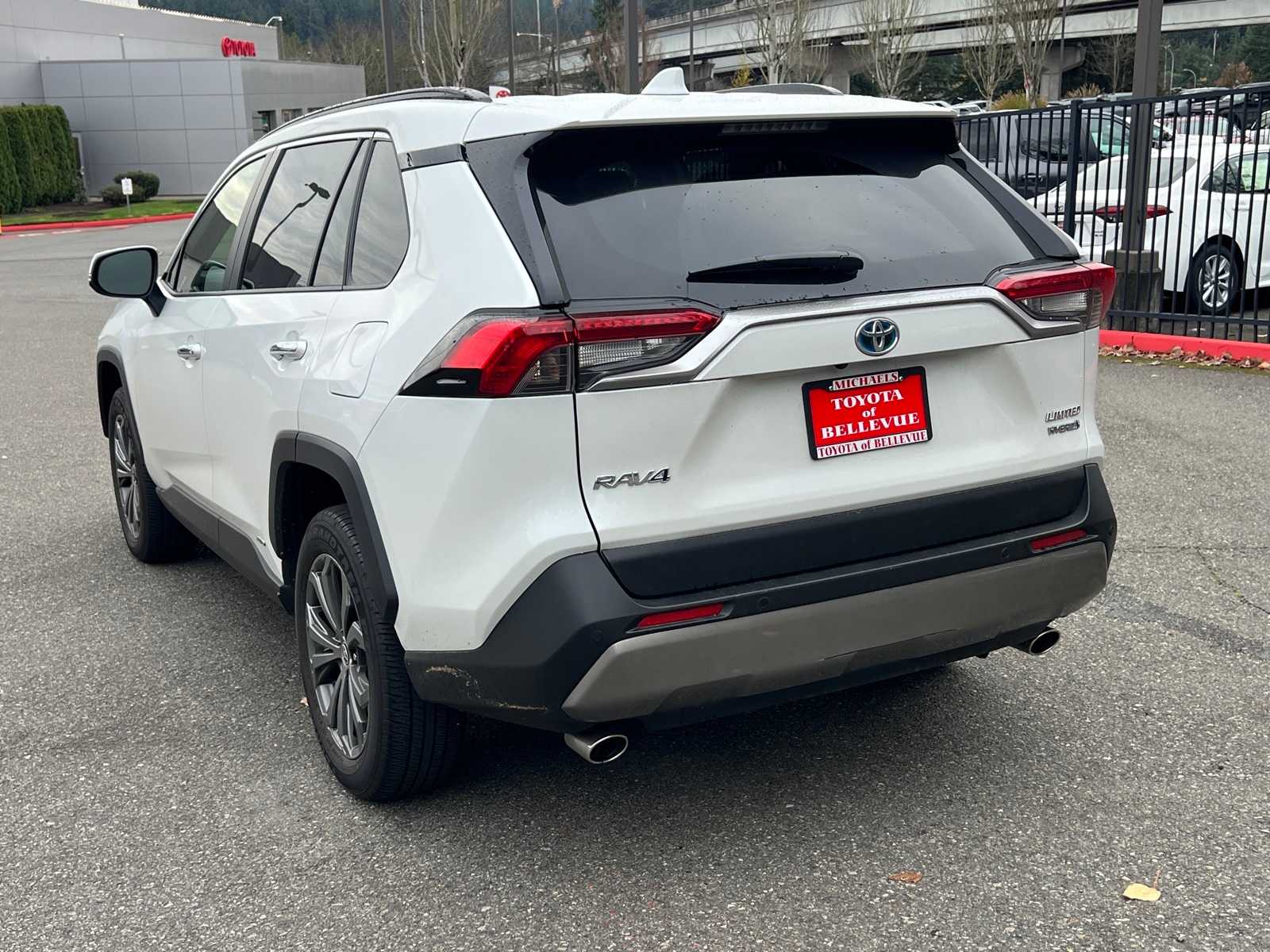 Thumbnail: 2024 Toyota RAV4 - 9