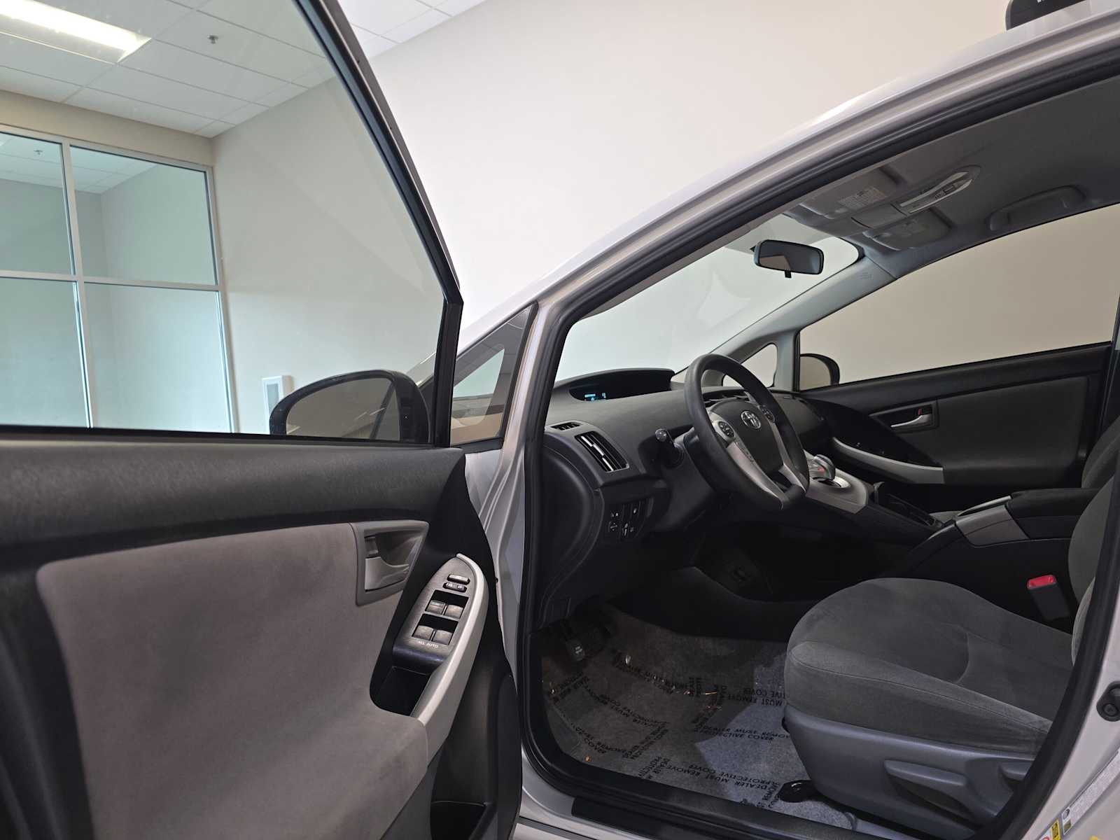 Thumbnail: 2013 Toyota Prius - 20