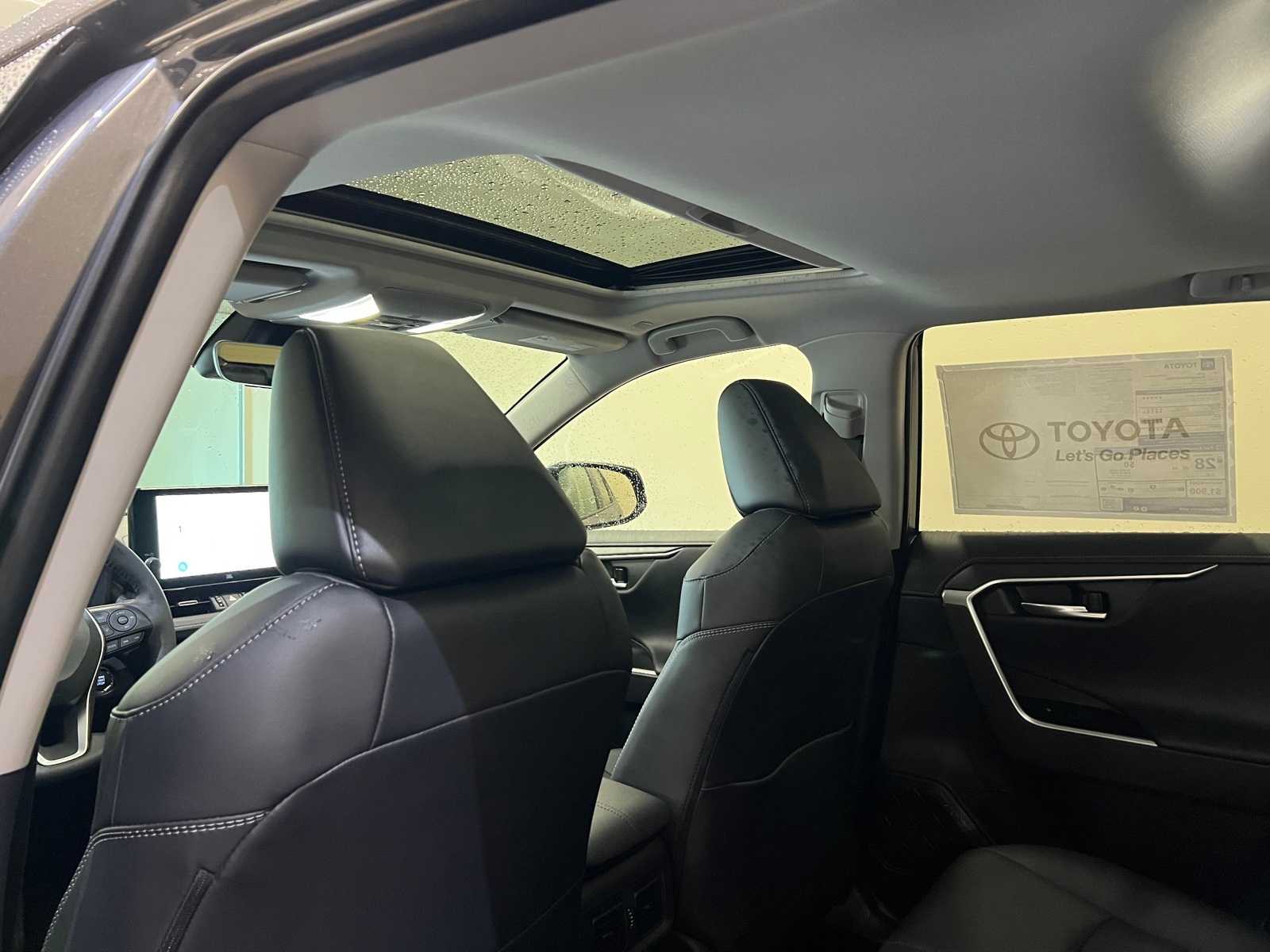 Thumbnail: 2025 Toyota RAV4 - 12