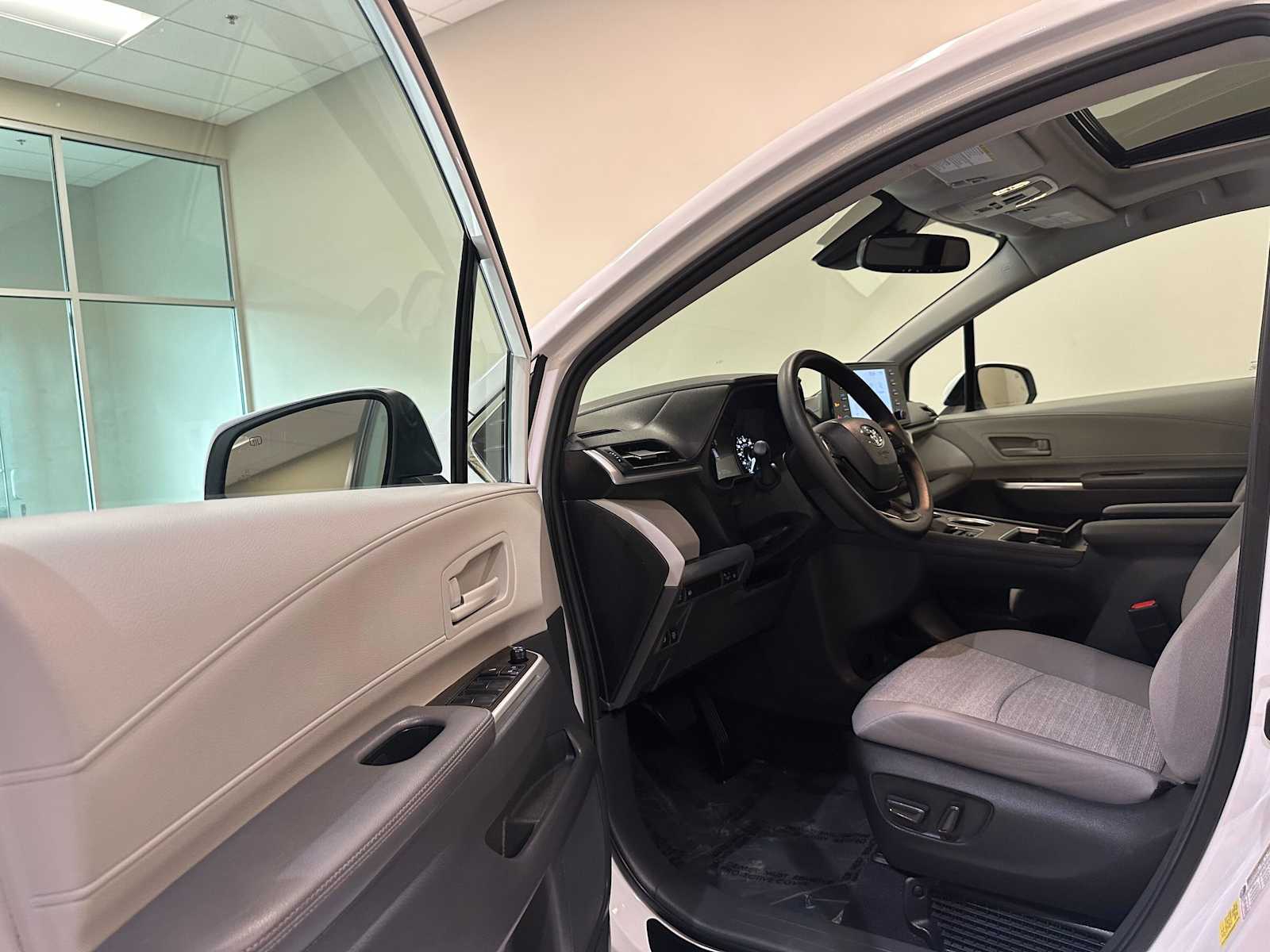 Thumbnail: 2024 Toyota Sienna - 22