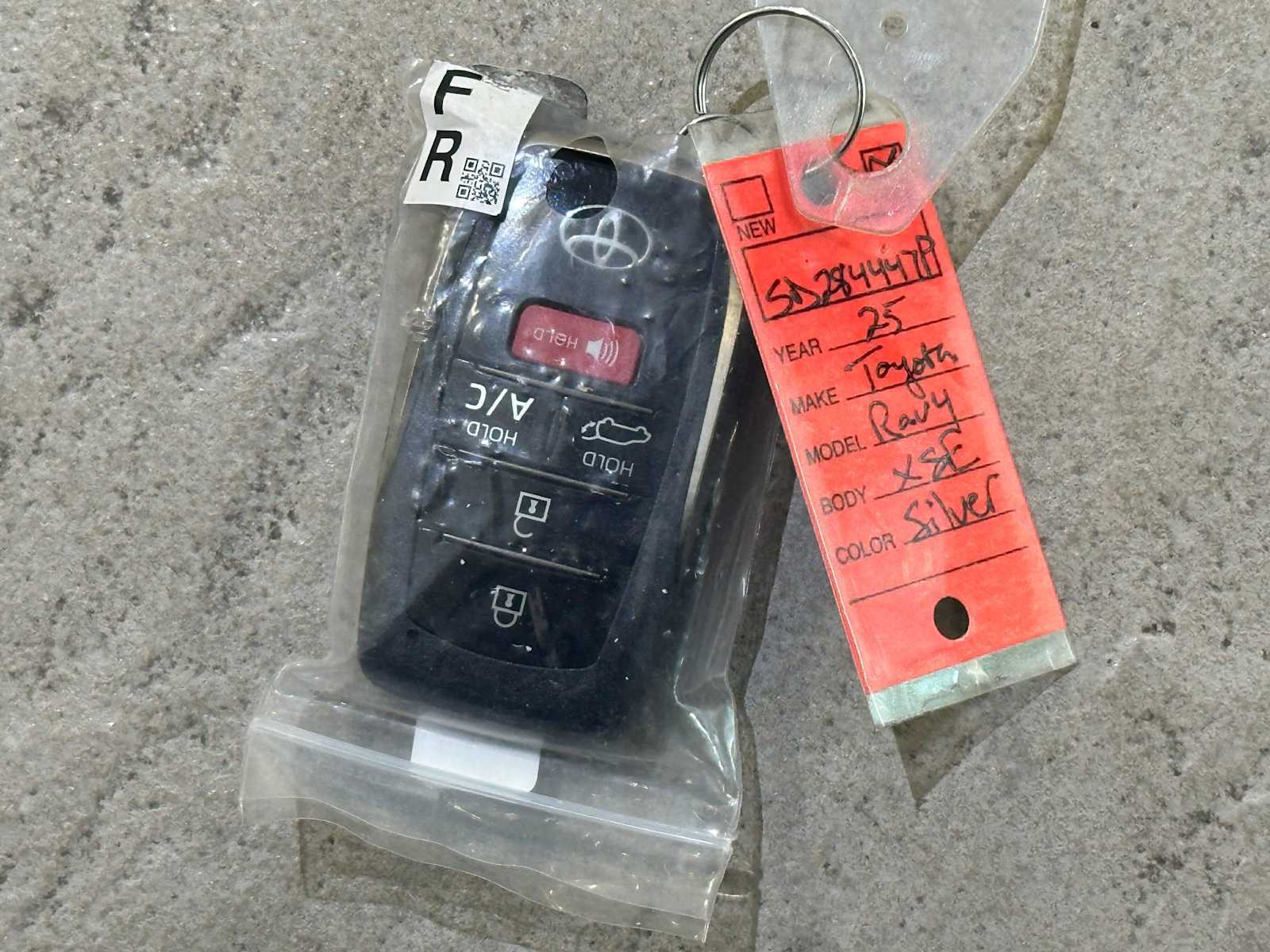 Thumbnail: 2025 Toyota RAV4 - 34