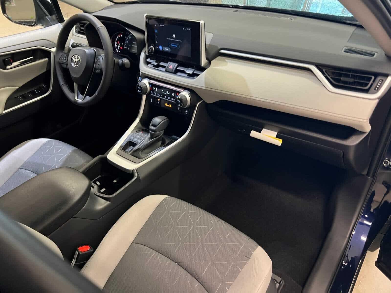 Thumbnail: 2025 Toyota RAV4 - 15