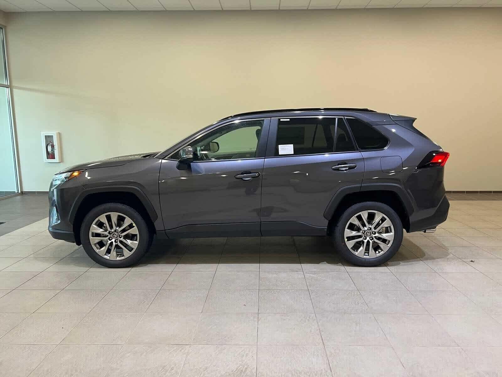 Thumbnail: 2025 Toyota RAV4 - 3