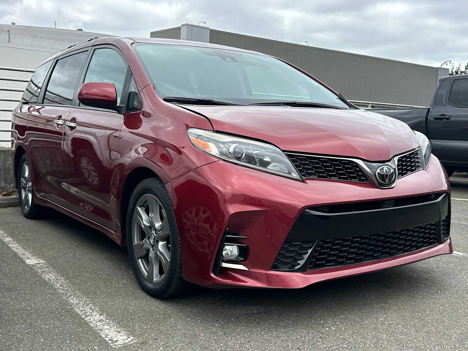 Thumbnail: 2018 Toyota Sienna - 3