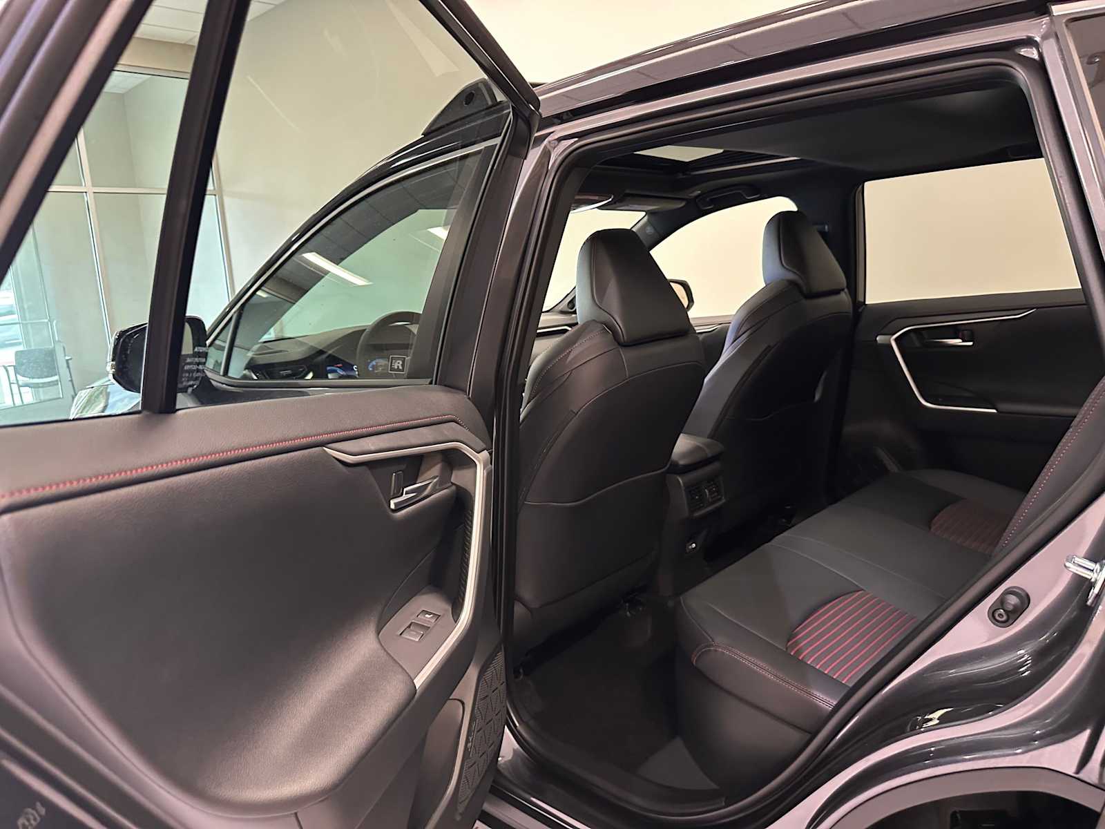 Thumbnail: 2025 Toyota RAV4 - 25