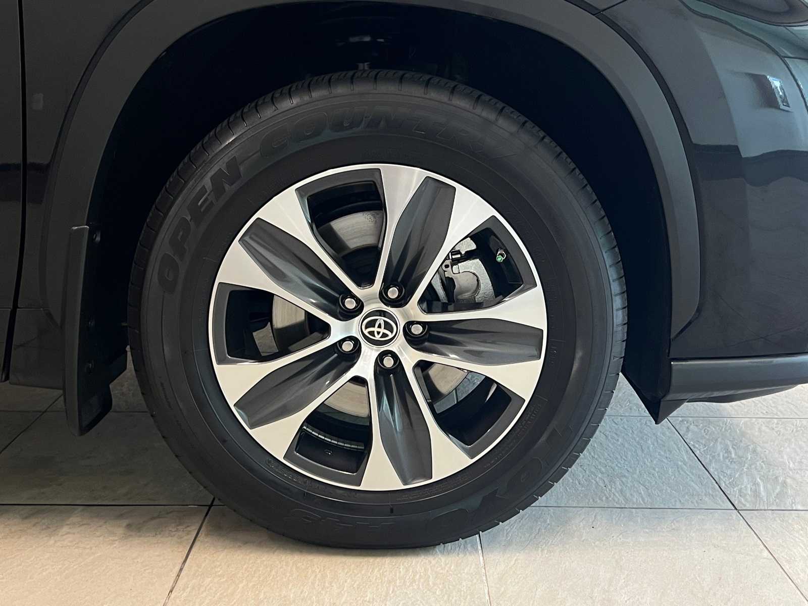 Thumbnail: 2022 Toyota Highlander - 7