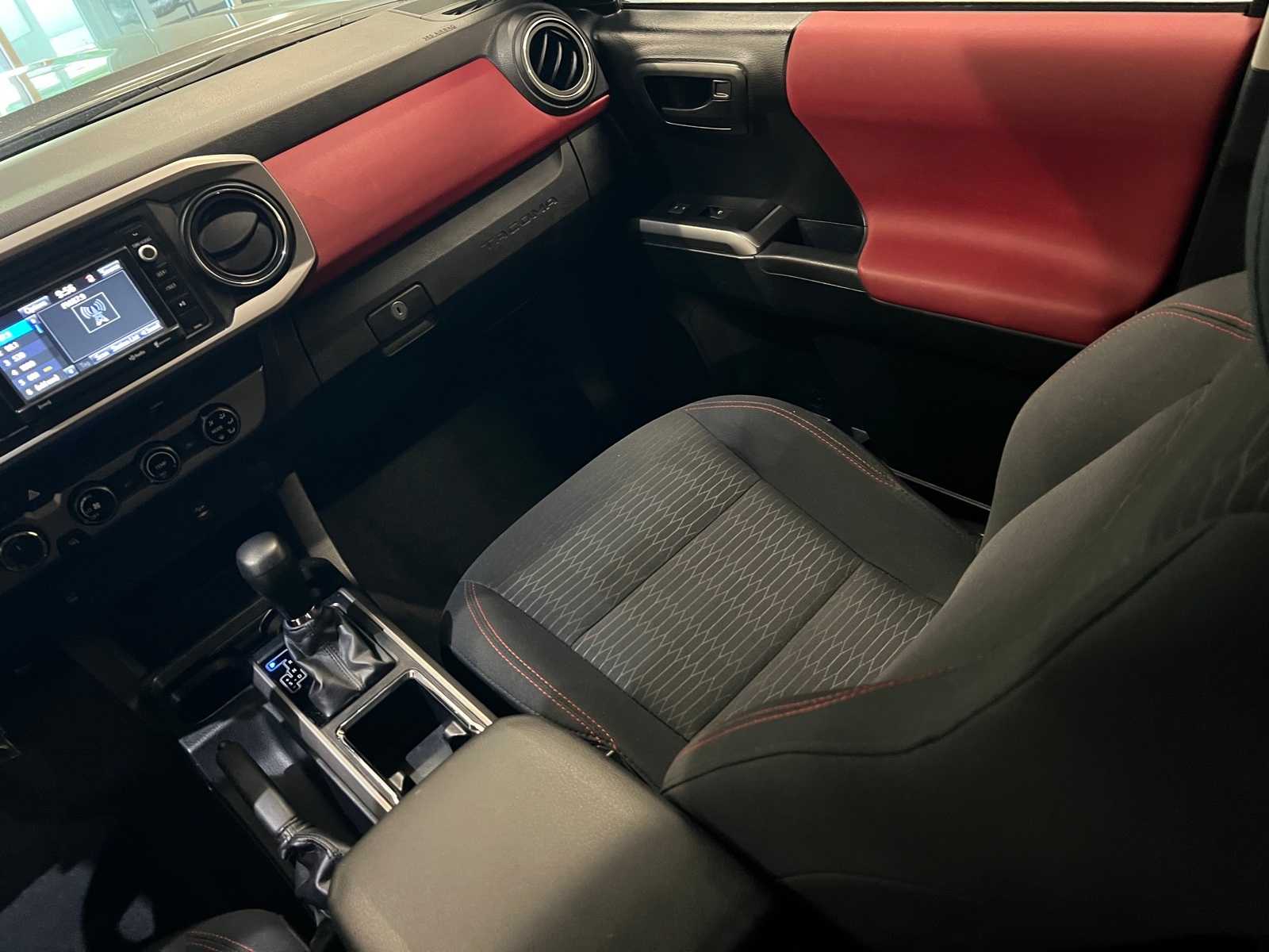 Thumbnail: 2017 Toyota Tacoma - 10