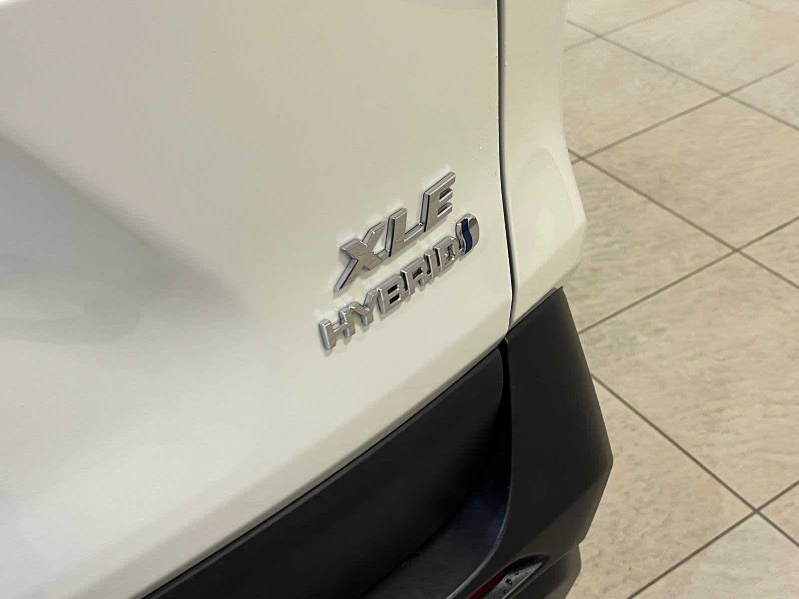 Thumbnail: 2022 Toyota RAV4 - 10