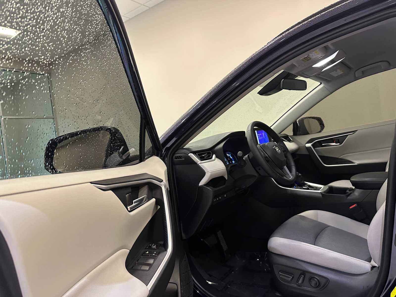 Thumbnail: 2025 Toyota RAV4 - 37