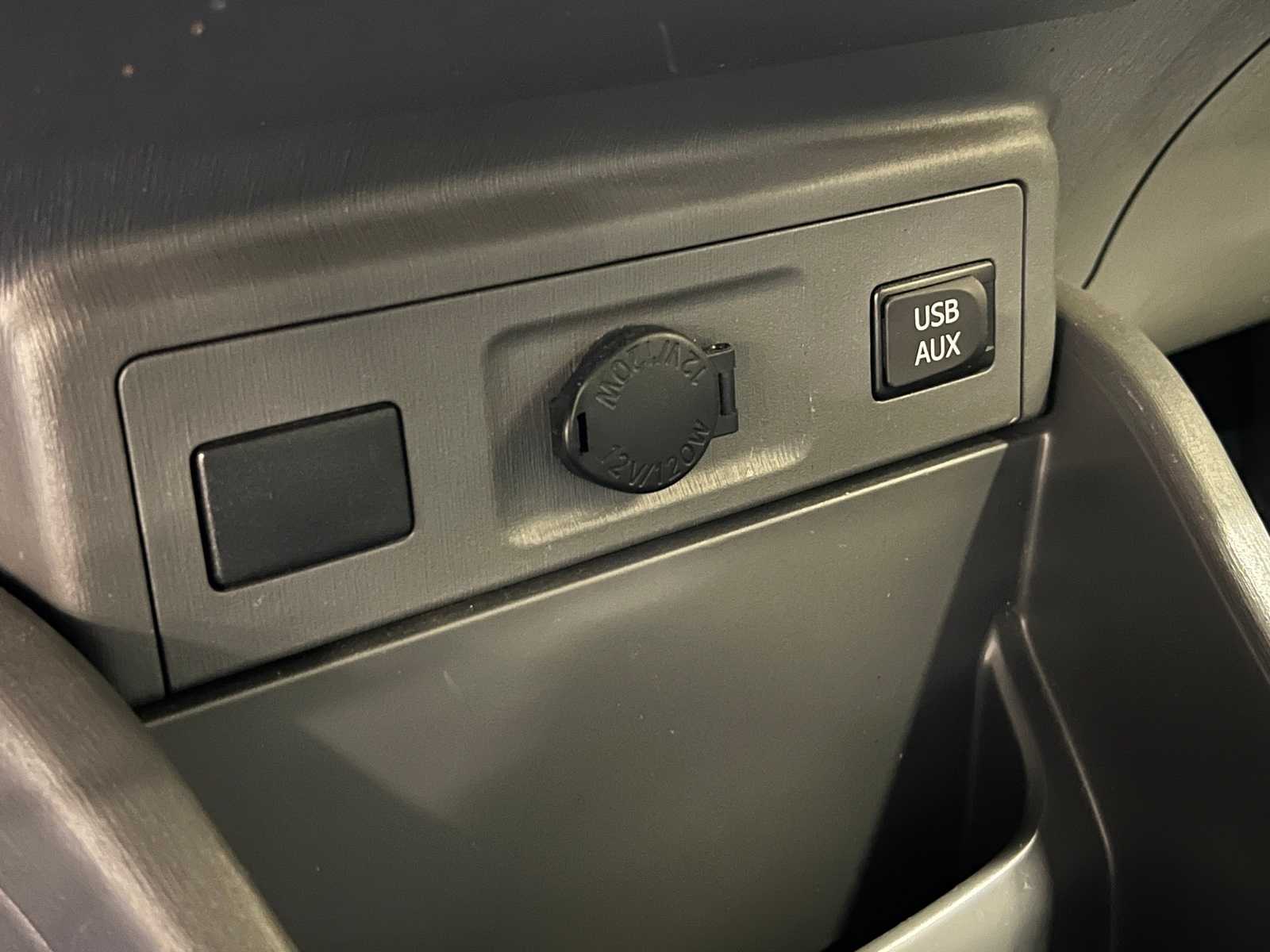 Thumbnail: 2014 Toyota Prius v - 25