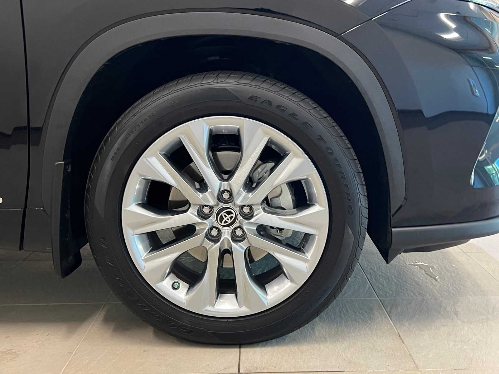 Thumbnail: 2023 Toyota Highlander - 7
