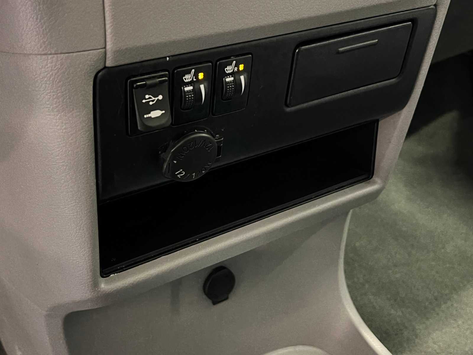 Thumbnail: 2015 Toyota Sienna - 24