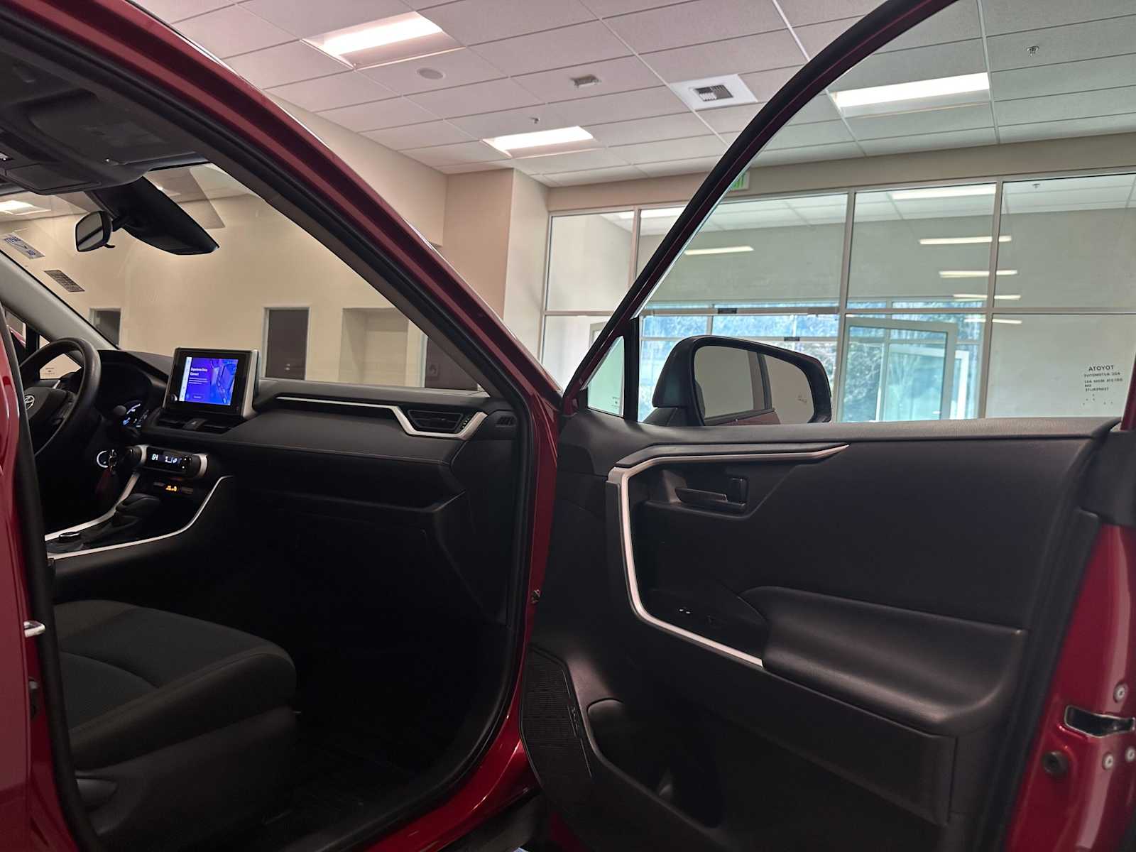 Thumbnail: 2025 Toyota RAV4 - 27