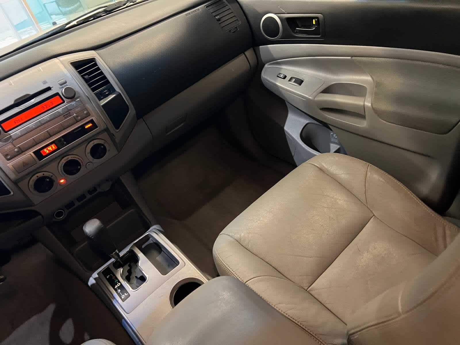 Thumbnail: 2010 Toyota Tacoma - 13