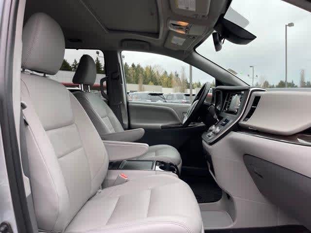 Thumbnail: 2020 Toyota Sienna - 14