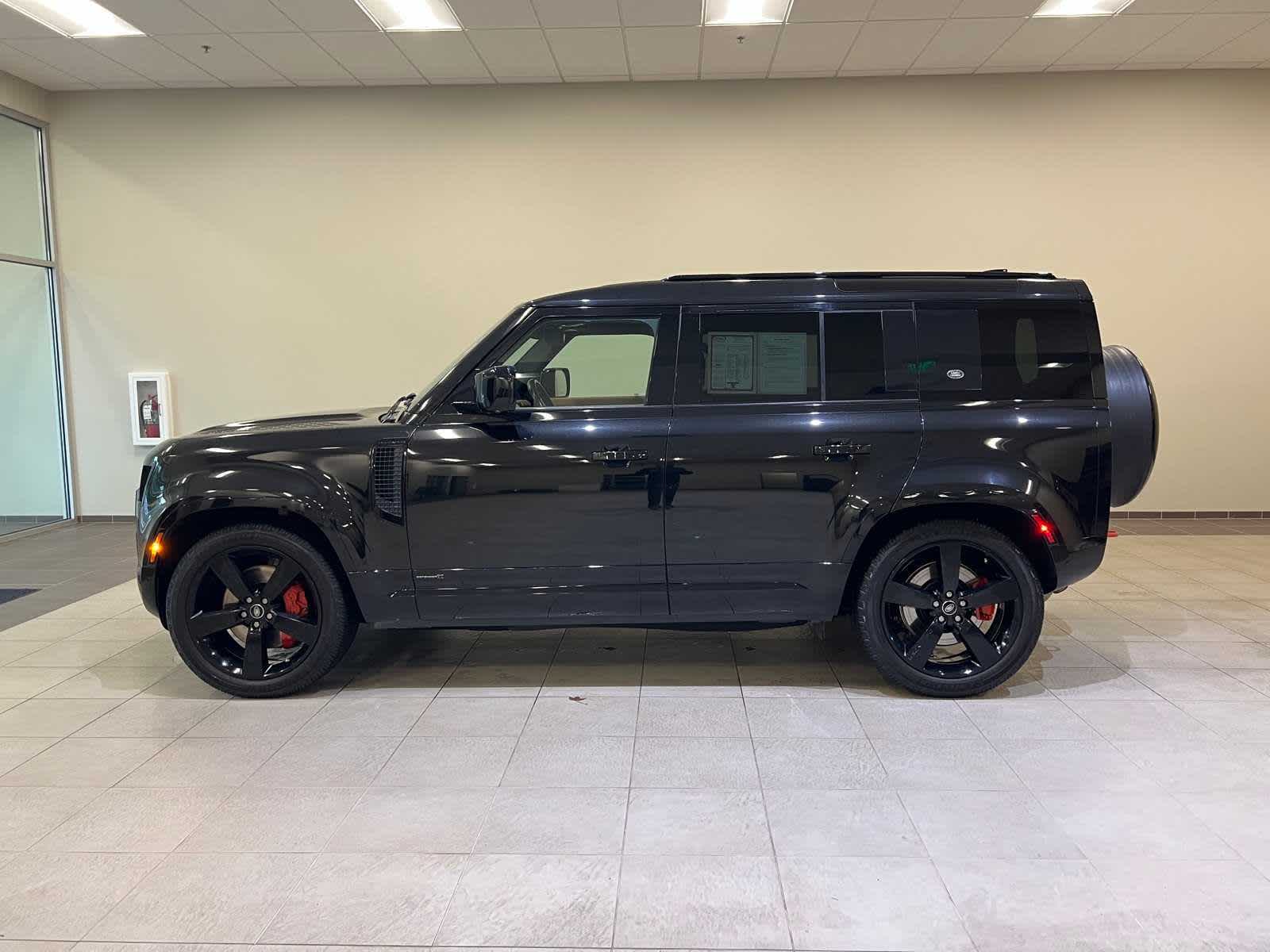 Thumbnail: 2023 Land Rover Defender - 3