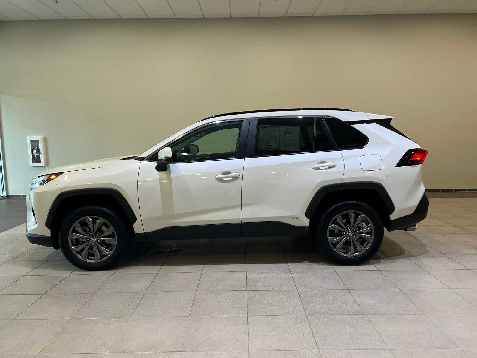 Thumbnail: 2022 Toyota RAV4 - 3