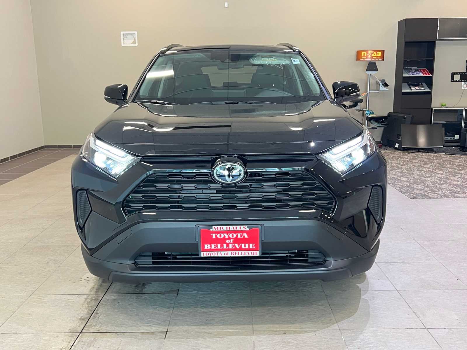 Thumbnail: 2025 Toyota RAV4 - 8