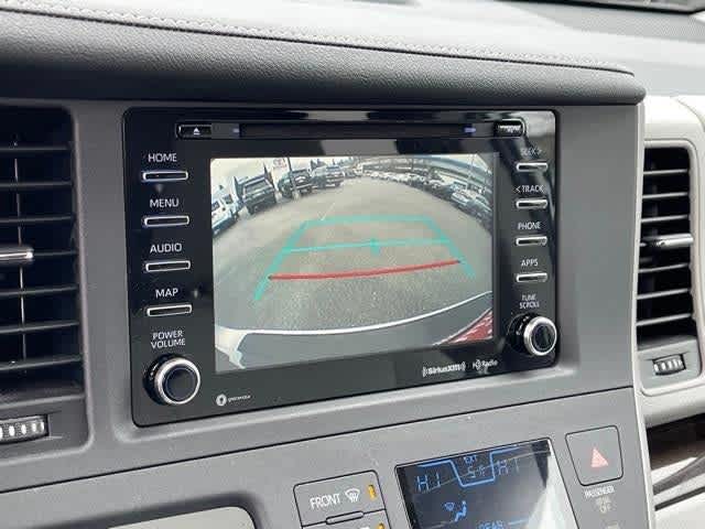 Thumbnail: 2020 Toyota Sienna - 32