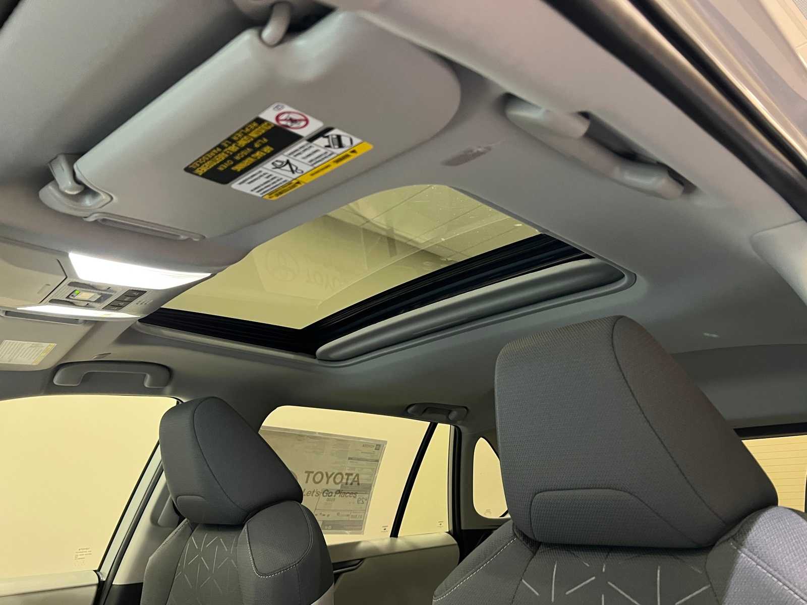 Thumbnail: 2025 Toyota RAV4 - 17