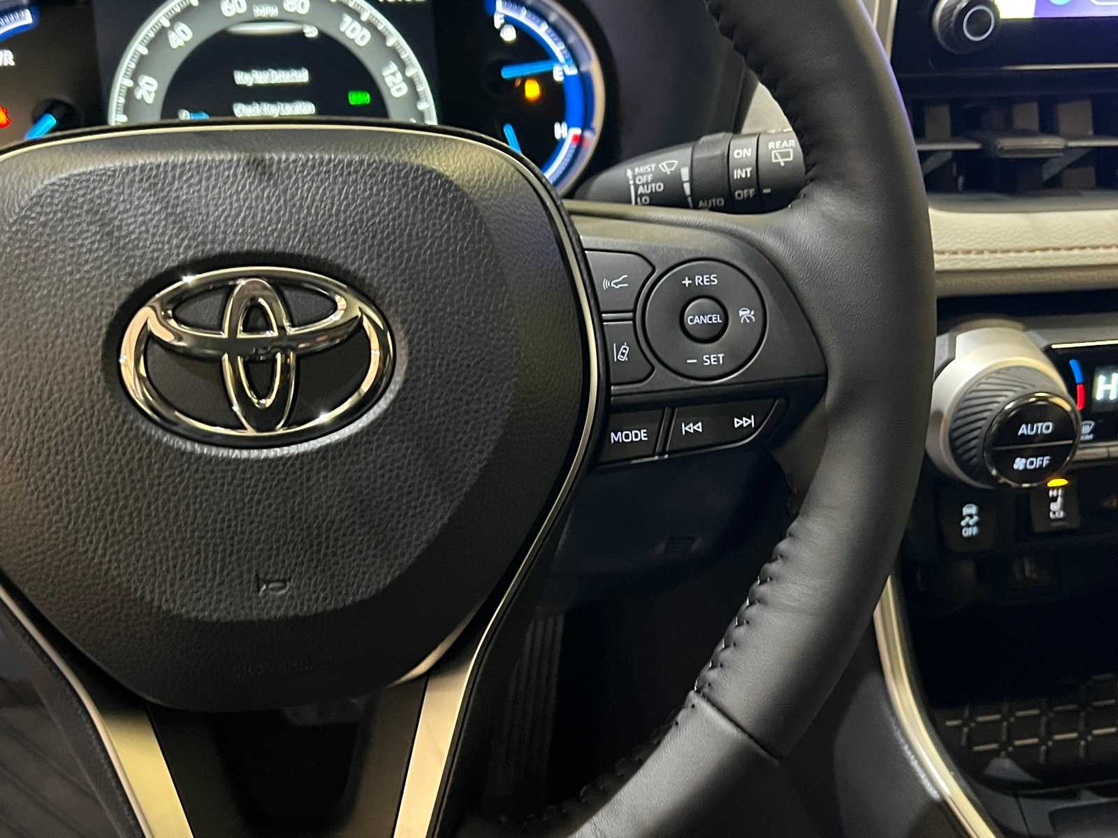 Thumbnail: 2025 Toyota RAV4 - 21