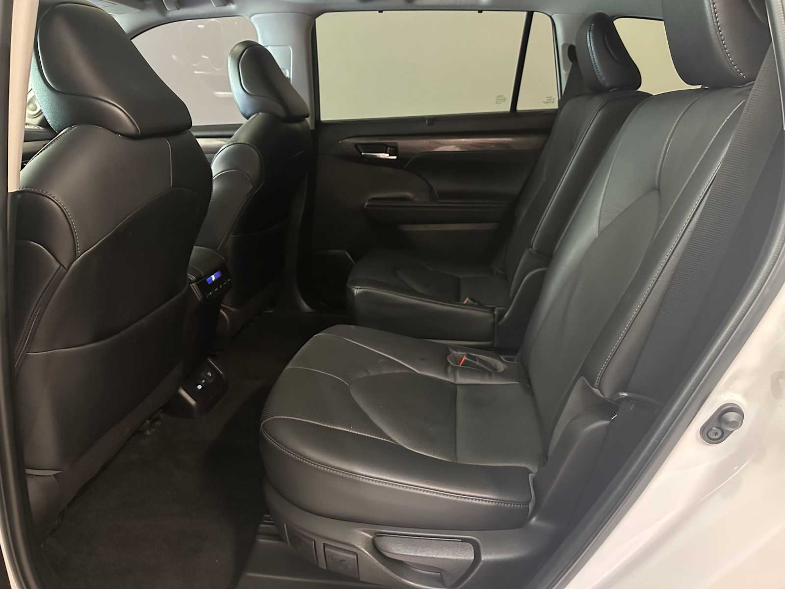 Thumbnail: 2023 Toyota Highlander - 24