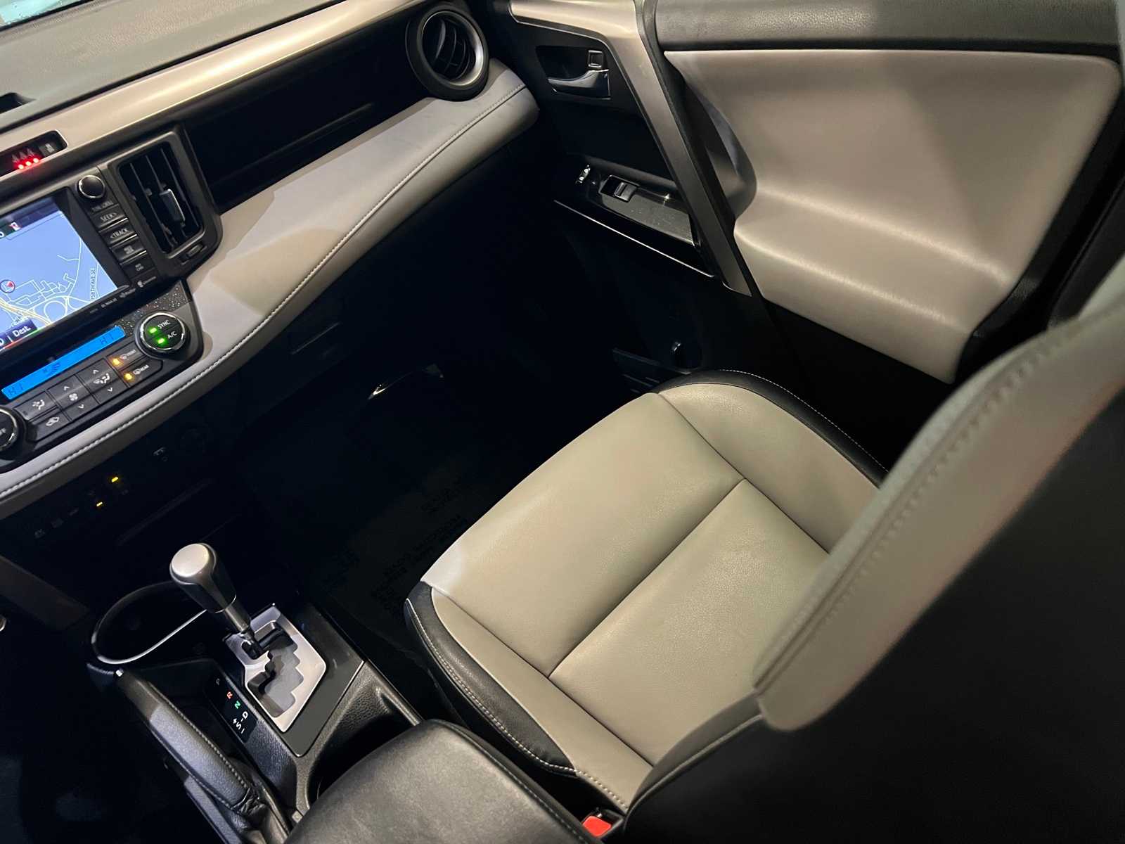 Thumbnail: 2017 Toyota RAV4 - 11